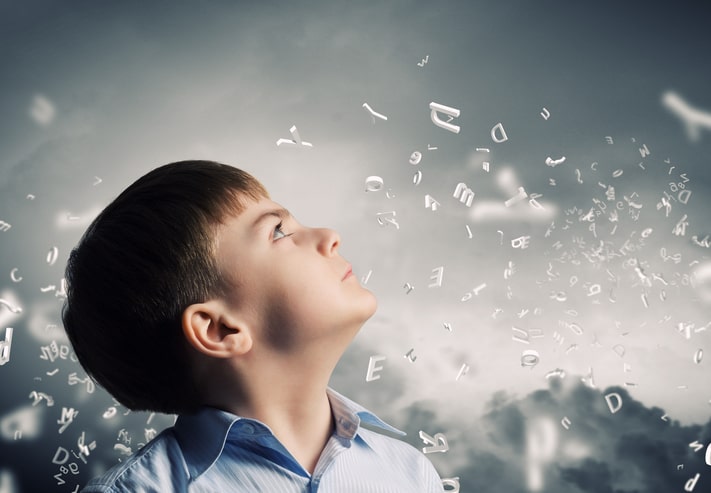 Un enfant avec une dyspraxie verbale