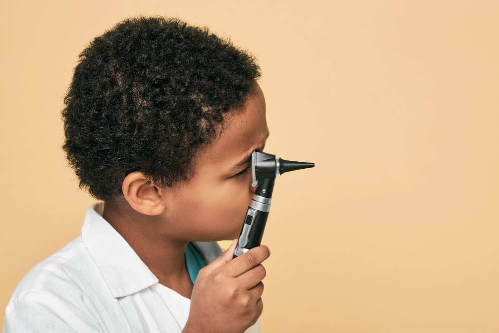 Les otites chez les jeunes enfants peuvent affecter temporairement l'audition. Mais ont-elles un lien avec le développement du langage ?